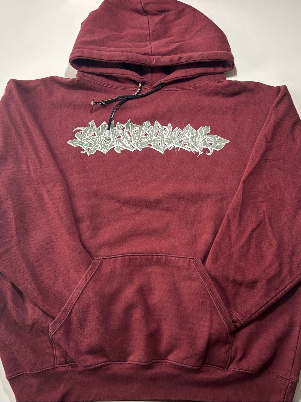 Vintage graffiti spell out Levi’s Silver Jeans Men's Maroon skate Hoodie